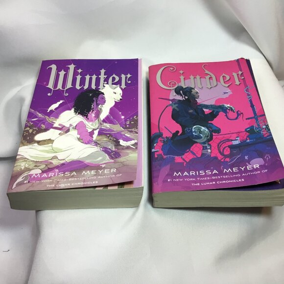 The Lunar Chronicles: Marissa Meyer Lot of 2: Book 1 and Book 4 - Picture 1 of 11